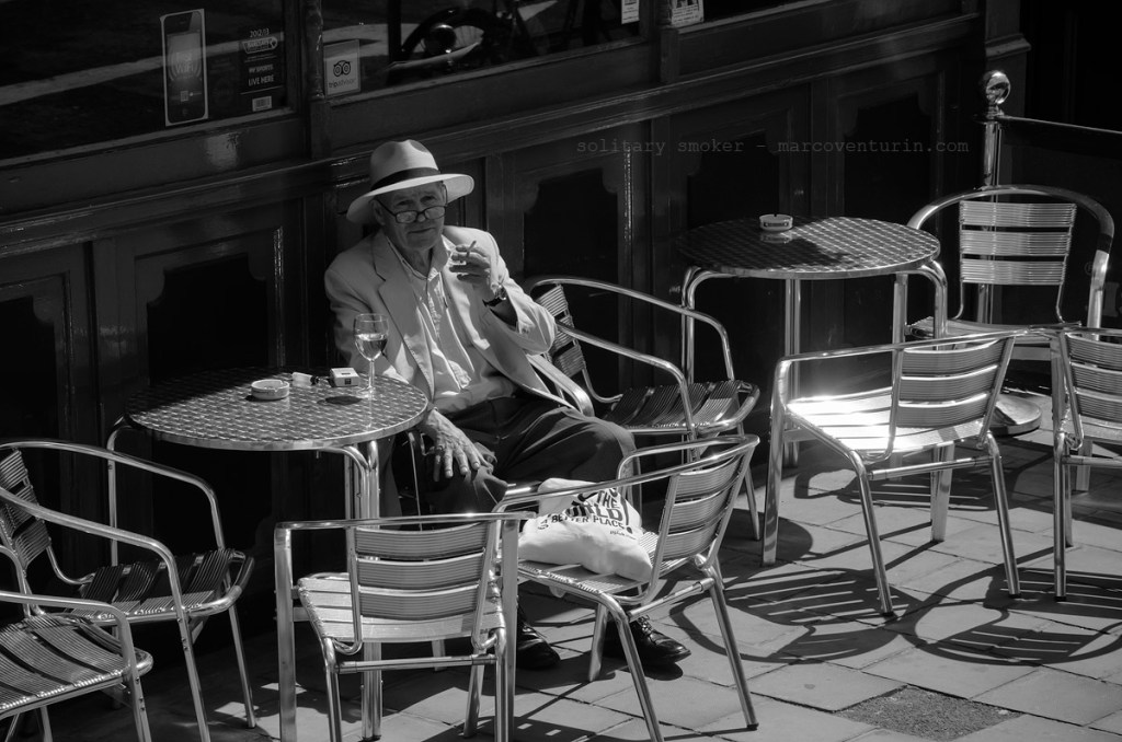 The solitary smoker