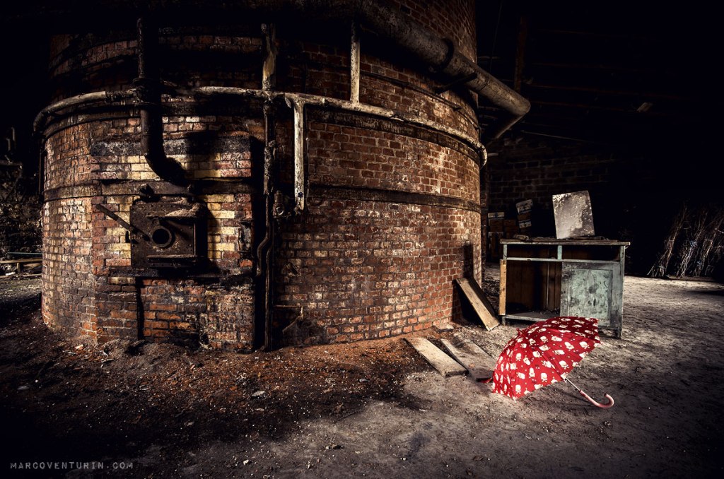 A small red&nbsp;umbrella